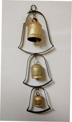 IR19481 - Wind Chimes, 3 Bells In Iron Frame