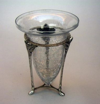 SP2409 - Leaf Stand With Cracked Glass
